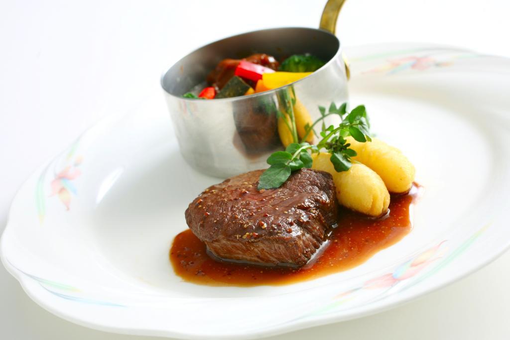 Hotel Port Plaza Chiba Exterior photo A steak prepared with the sauce